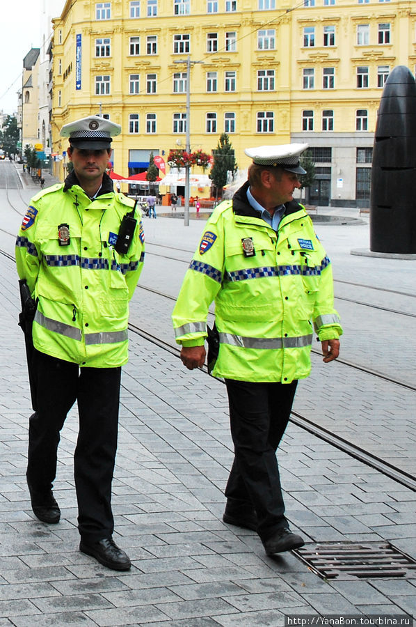 Полицейские (фотографирую их в каждом городе) Брно, Чехия