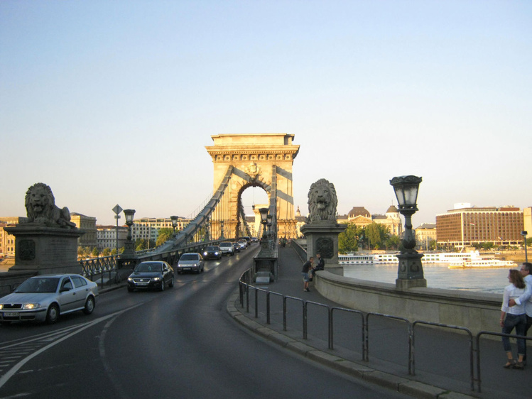 Мосты в Будапеште потряса