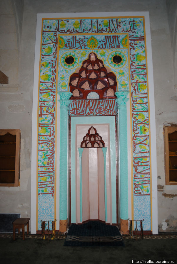 Михраб мечети (указывает направление на Мекку). Старый Крым, Россия