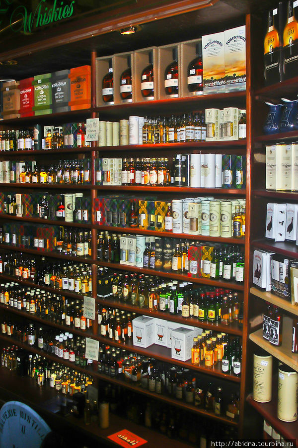 В магазинах — огромный выбор виски! Эдинбург, Великобритания