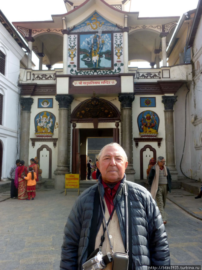 Деопатан. Главные ворота храма Пашупатинатх. Катманду, Непал