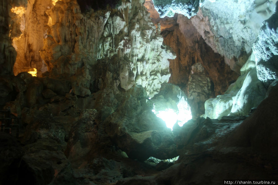 Пещера Дау Го Халонг бухта, Вьетнам