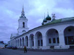 Церковь Спаса (сер.XVIII века) украшает ансамбль Красных рядов