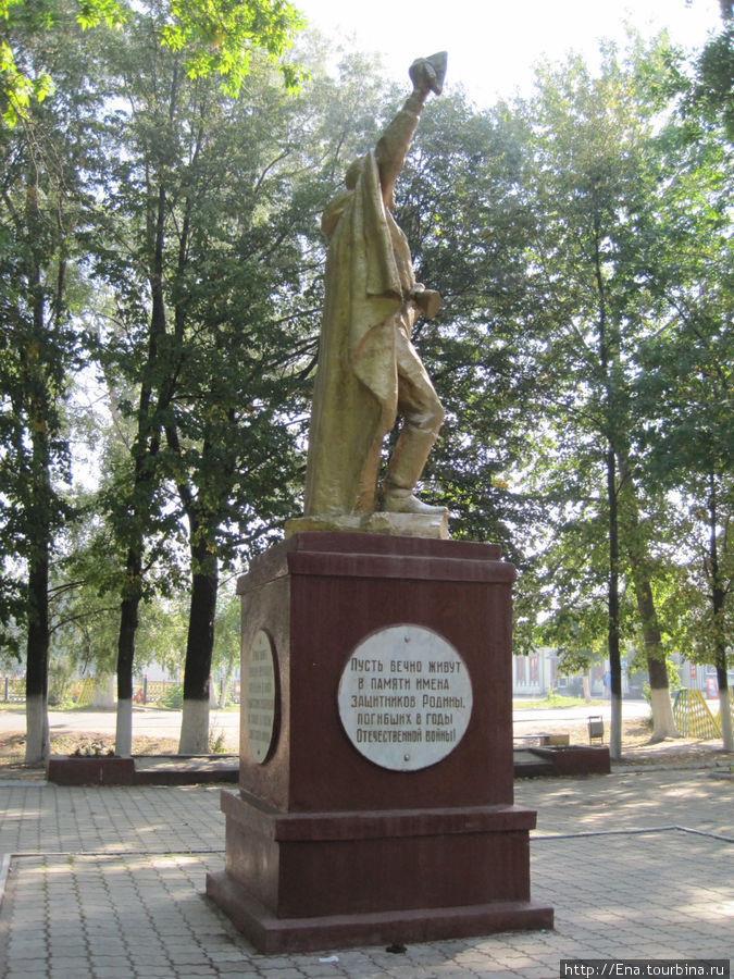 Памятник погибшим в ВОВ в сквере Гаврилов-Ям, Россия