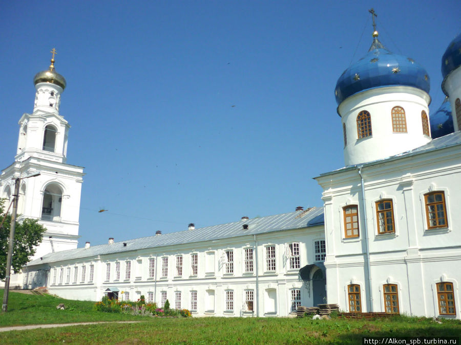 Красивейший монастырь на берегу Волхова Великий Новгород, Россия