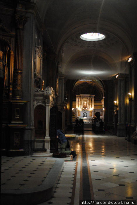 Базилика — вполне действующая католическая церковь Буэнос-Айрес, Аргентина