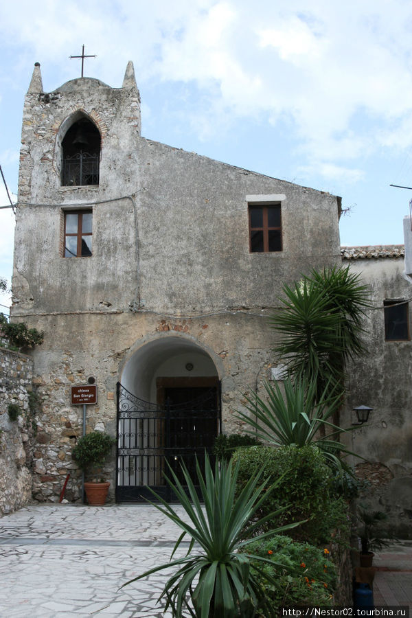 Кастельмоло. Церквушка. Сицилия, Италия