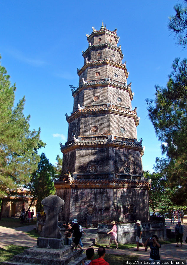 Символ Хюэ, пагода Тьен Му Хюэ, Вьетнам
