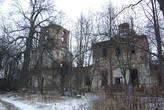 Разрушенная церковь в деревне Дубно.