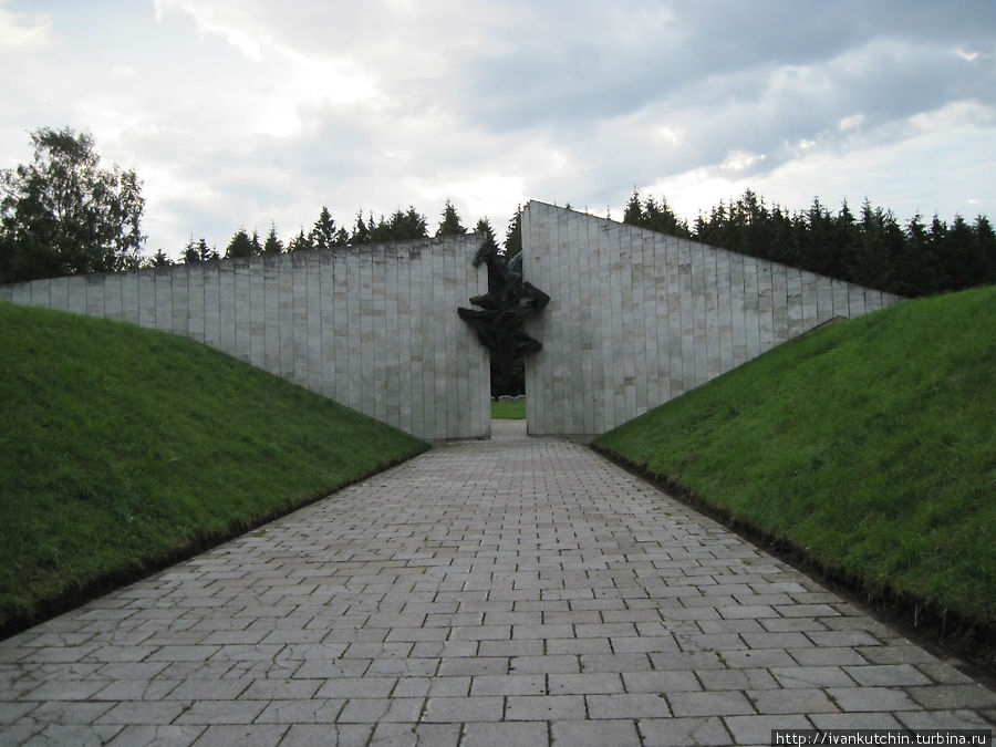 Монумент памяти войсковым частям, участвовавшим в Великой Отечественной Войне Таллин, Эстония