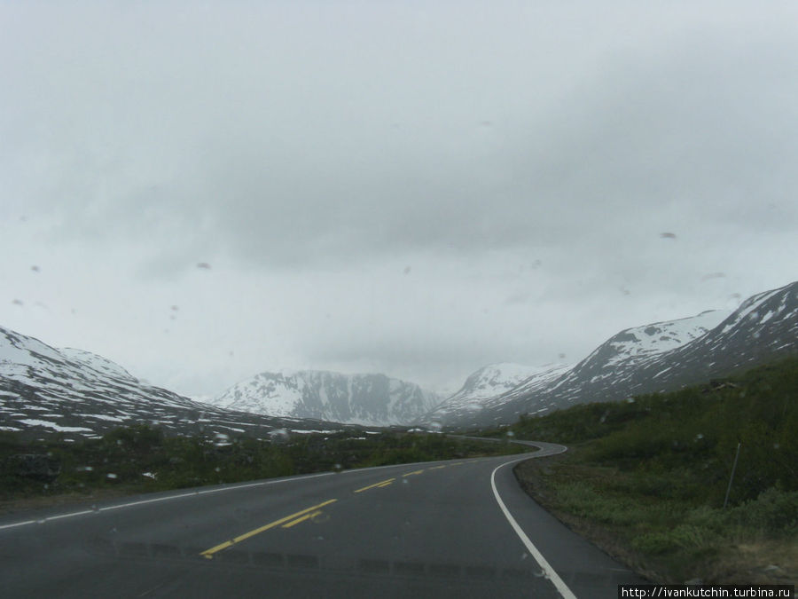 На подъезде к Гейрангеру в горах погода начала портиться и напоминать осень Гейрангер - Гейрангерфьорд, Норвегия