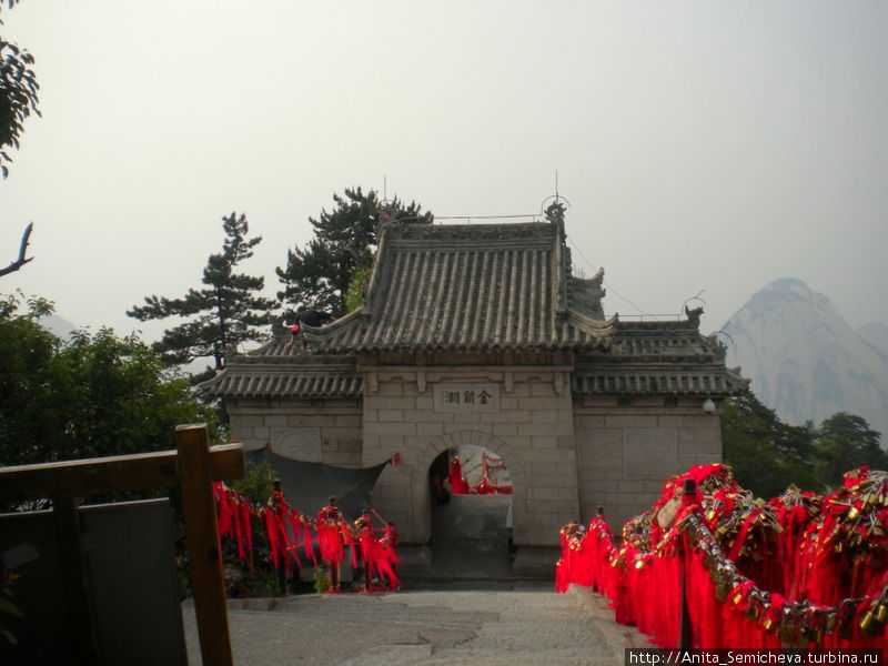 Подъём на священную гору  Хуа со встречей рассвета Хуашань, Китай