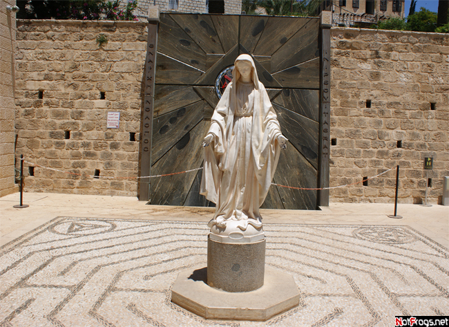 Статуя девы Марии