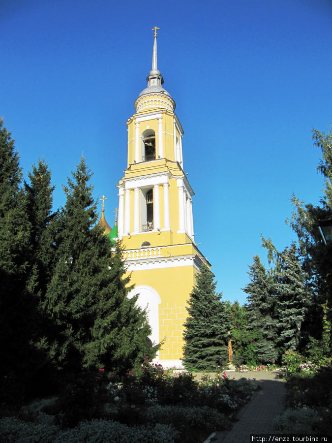 Колокольня Ново-Голутвина монастыря Коломна, Россия