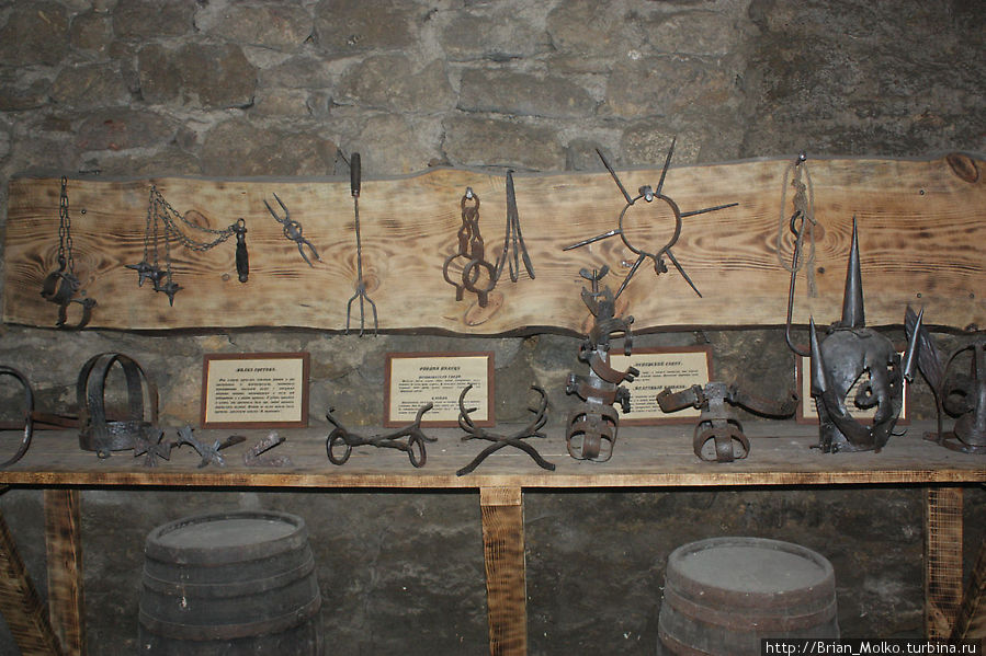 Выставка орудий пыток в крепости