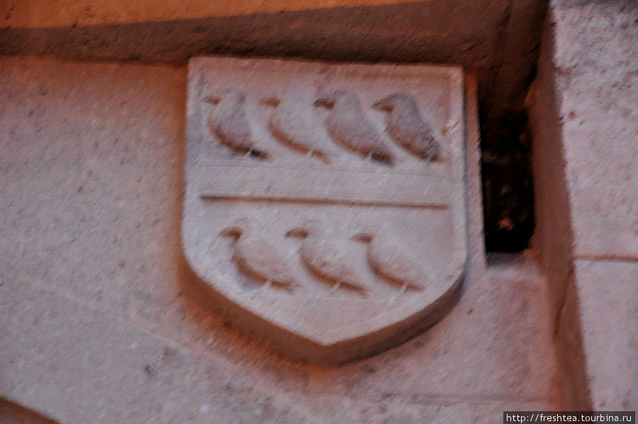 Один из фамильных гербов владельцев Бойниц... Бойнице, Словакия