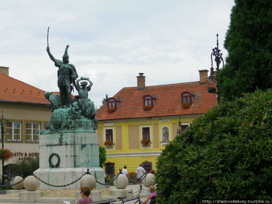 Памятник Иштвану Добо Эгер, Венгрия