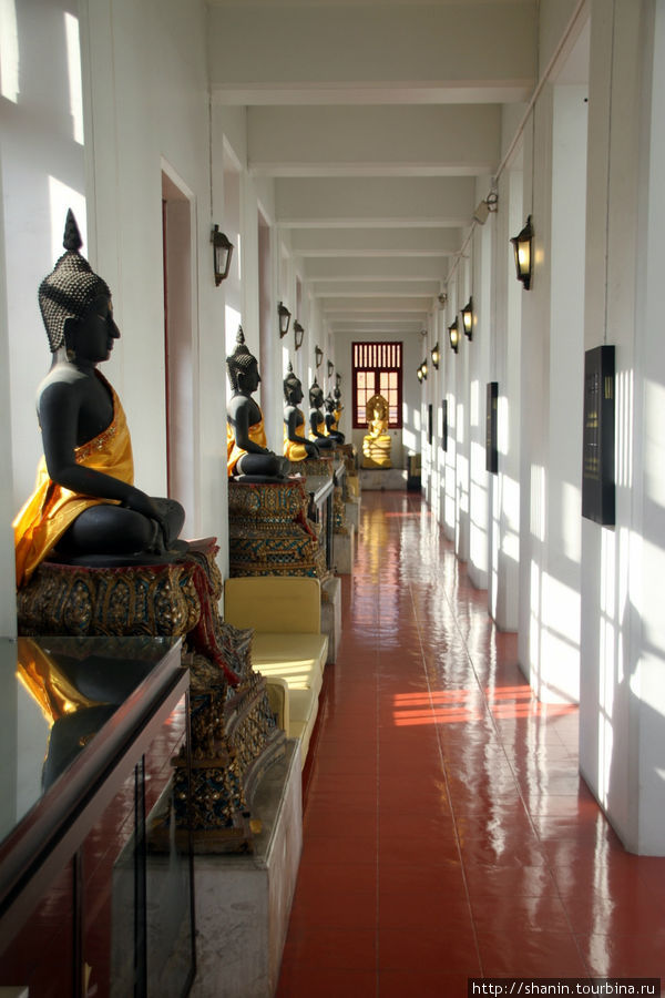 Железный храм Лоха Прасат Бангкок, Таиланд