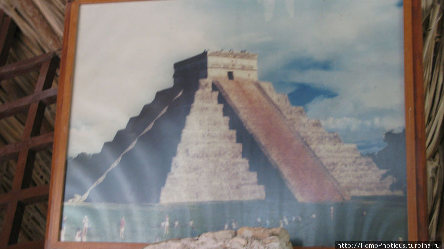 Пирамида Кукулькана в дни раноденствия Чичен-Ица город майя, Мексика