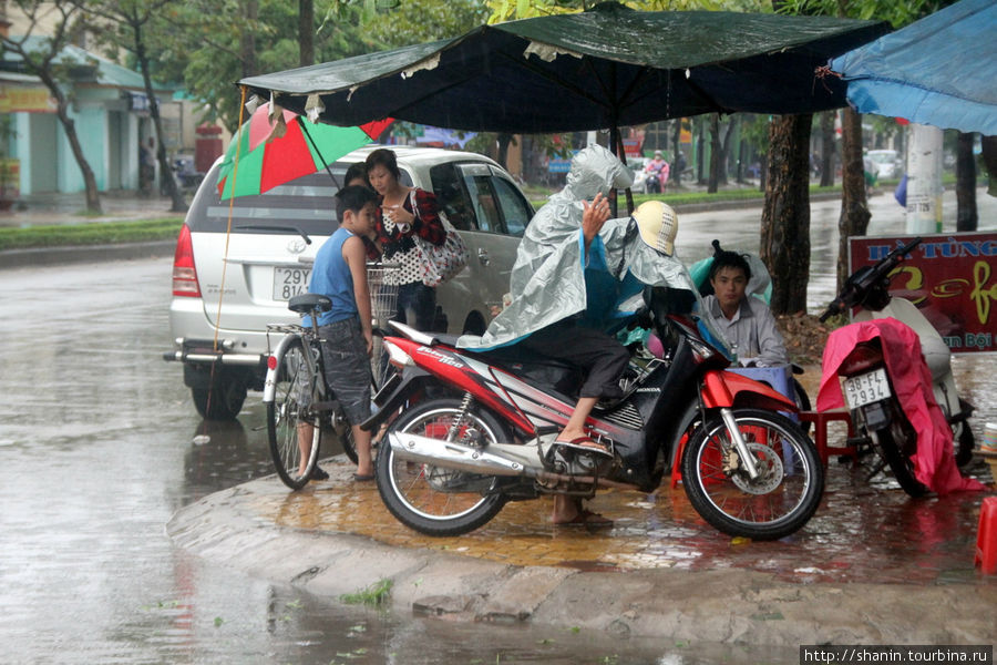 Прогулка под дождем Винь, Вьетнам