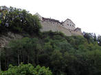 Замок нависает над городом и виден практически с любой точки города