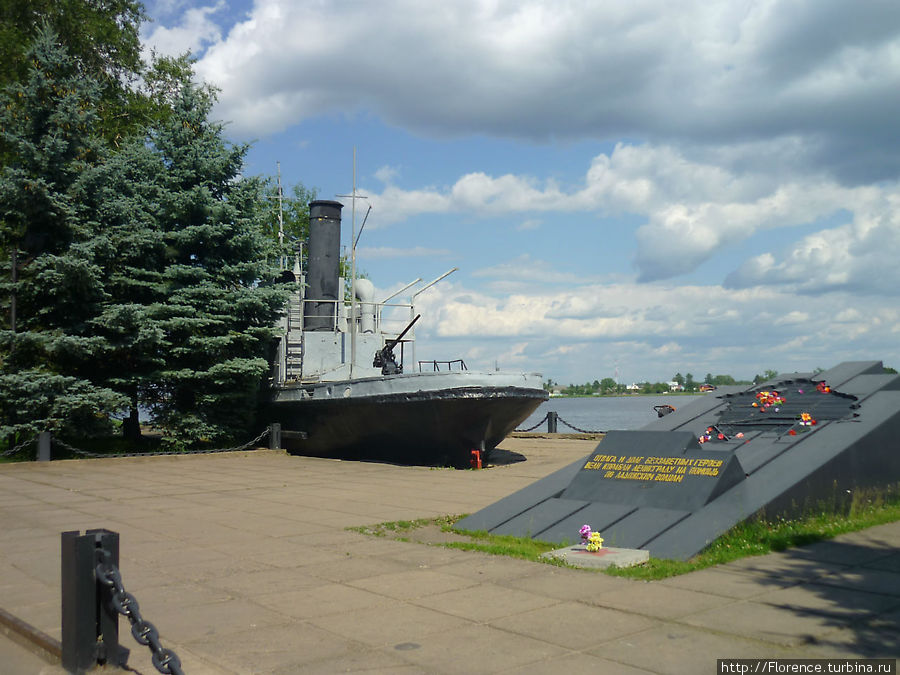 Памятник морякам Ладожской флотилии