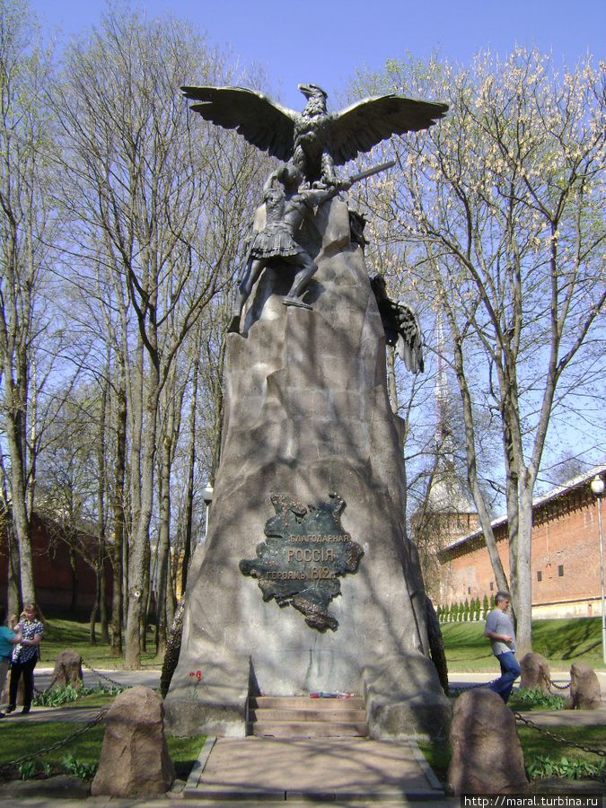 Памятник «Благодарная Россия — героям 1812 года» («Памятник с орлами», автор инженер-подполковник Николай Шуцман) был заложен 6 августа 1912 года, а открыт 10 сентября 1913 года Смоленск, Россия