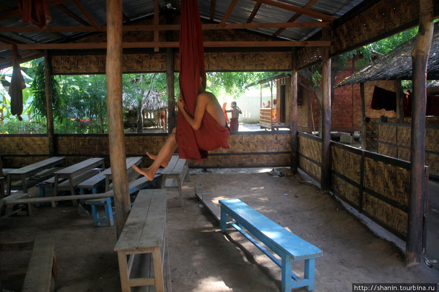 Школьный класс пустует Амарапура, Мьянма