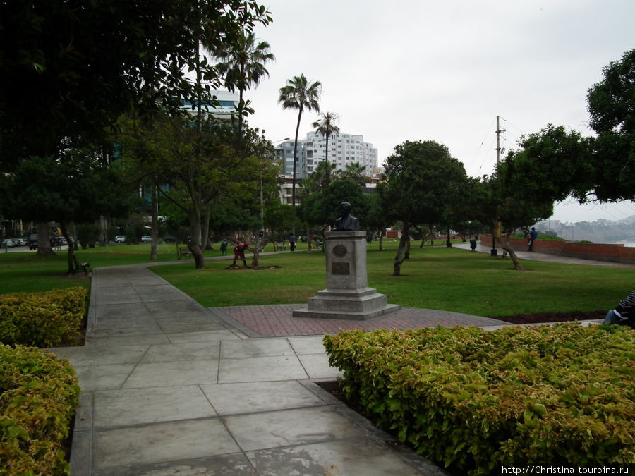 Парк в районе Мирафлорес. Лима, Перу