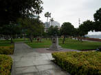 Парк в районе Мирафлорес.