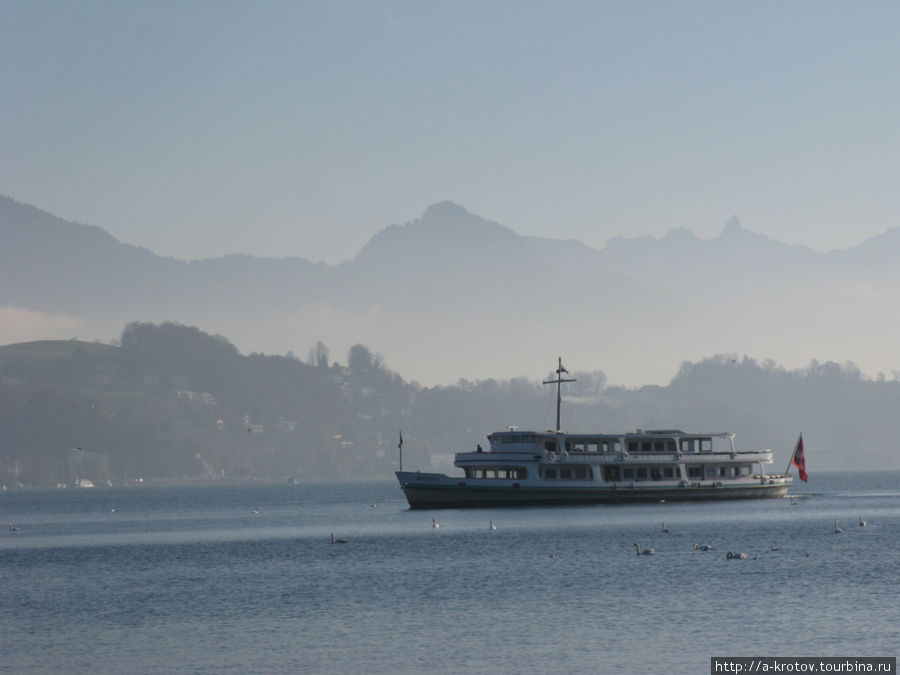 Даже зимой есть рейсовое судоходство (пассажирское) по озеру Люцерн, Швейцария