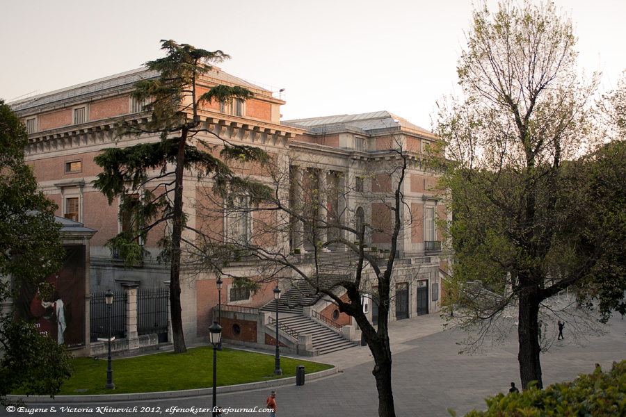 Музей Прадо в вечернем свете Мадрид, Испания
