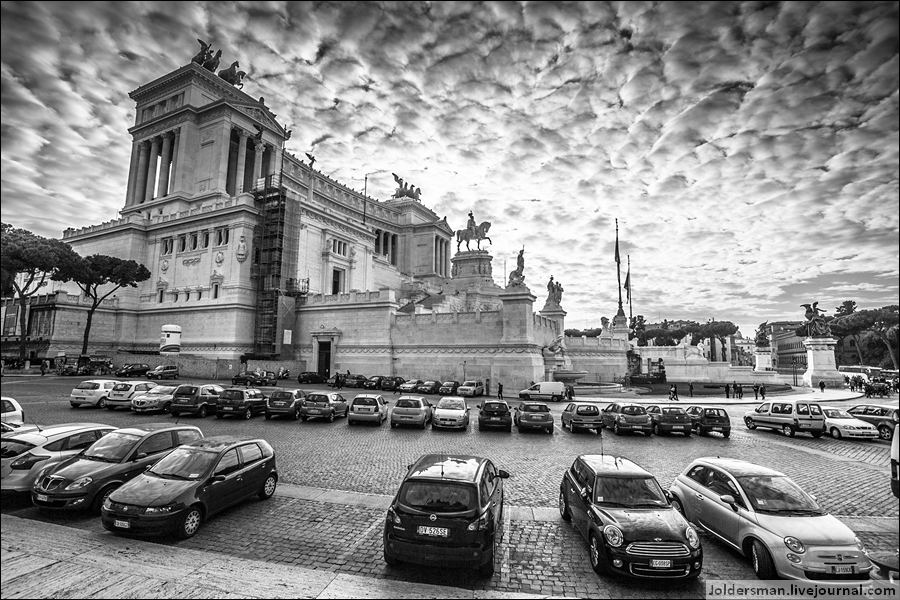 Площадь Венеции и палаццо Венеция, бывшее представительство Венецианской республики в папском Риме. Рим, Италия