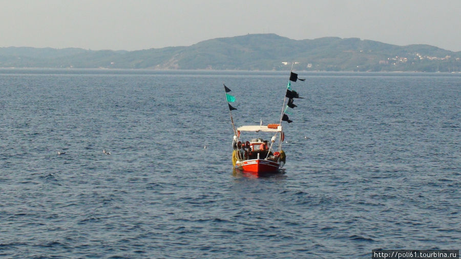 Плывем мимо восточных берегов Корфу Остров Паксос, Греция
