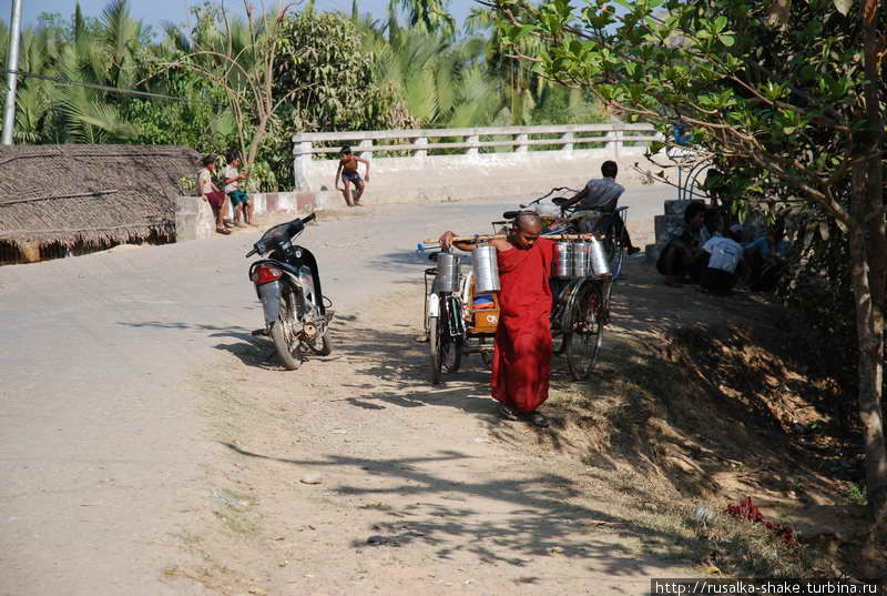 Утренняя прогулка по деревне Мраук-У, Мьянма