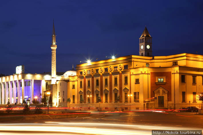 Улица, прилегающая к площади Скандербега Префектура Тирана, Албания