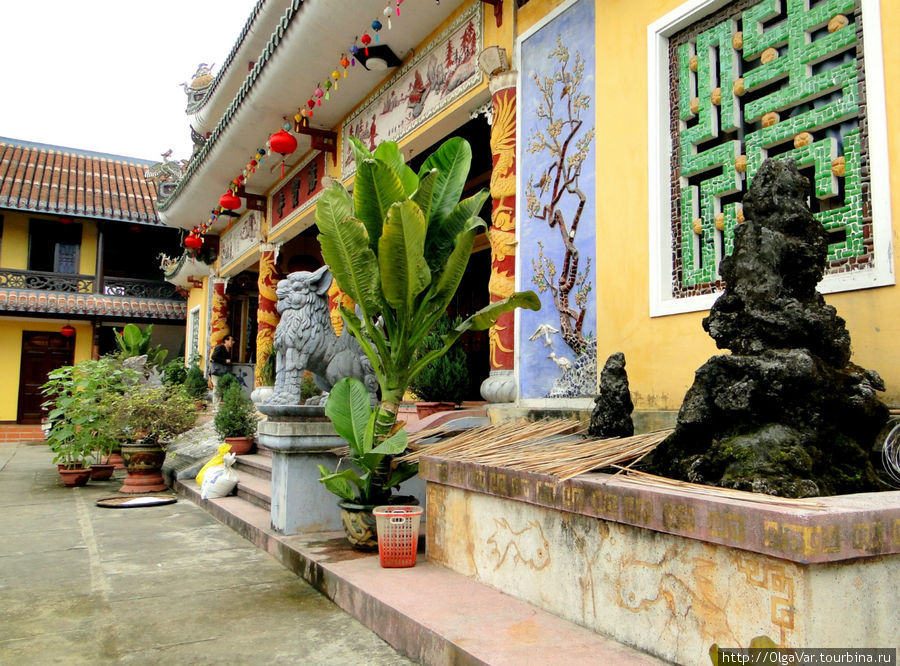 Пройтись по телу дракона и… помолиться о его душе Хойан, Вьетнам