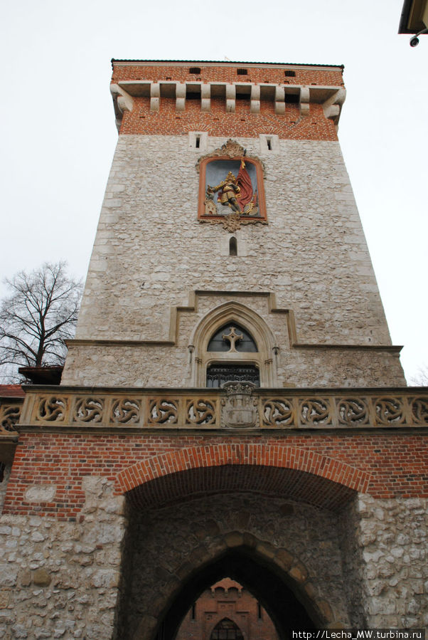 Св. Флориан на внутренней стороне ворот