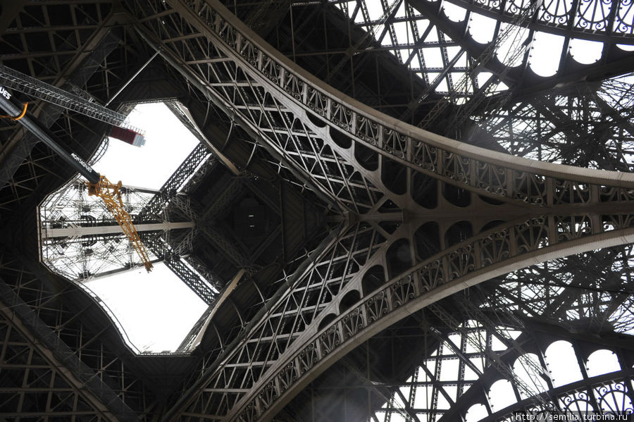 Где нибудь в париже а там. Эйфелева башня. Мост влюбленных тюмень замочки. Где нибудь в париже а там. Эйфелева башня лебедев.