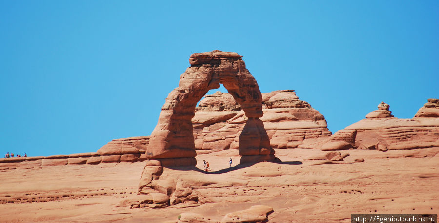 Delicate Arch — самая известная арка и символ штата Юта. в самом тонком месте ее толщина — всего 70 сантиметров Национальный парк Арчес, CША