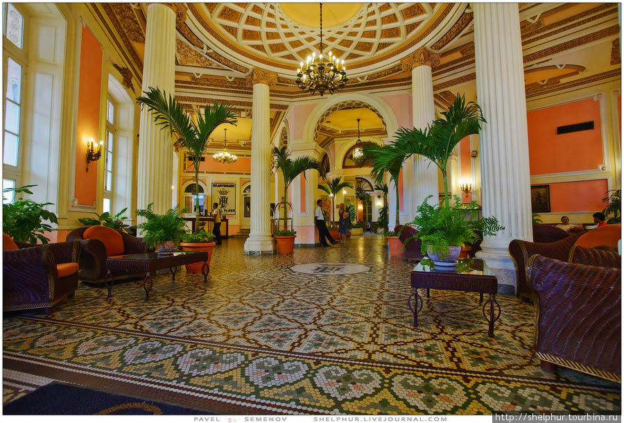 Холл отеля Plaza Куба