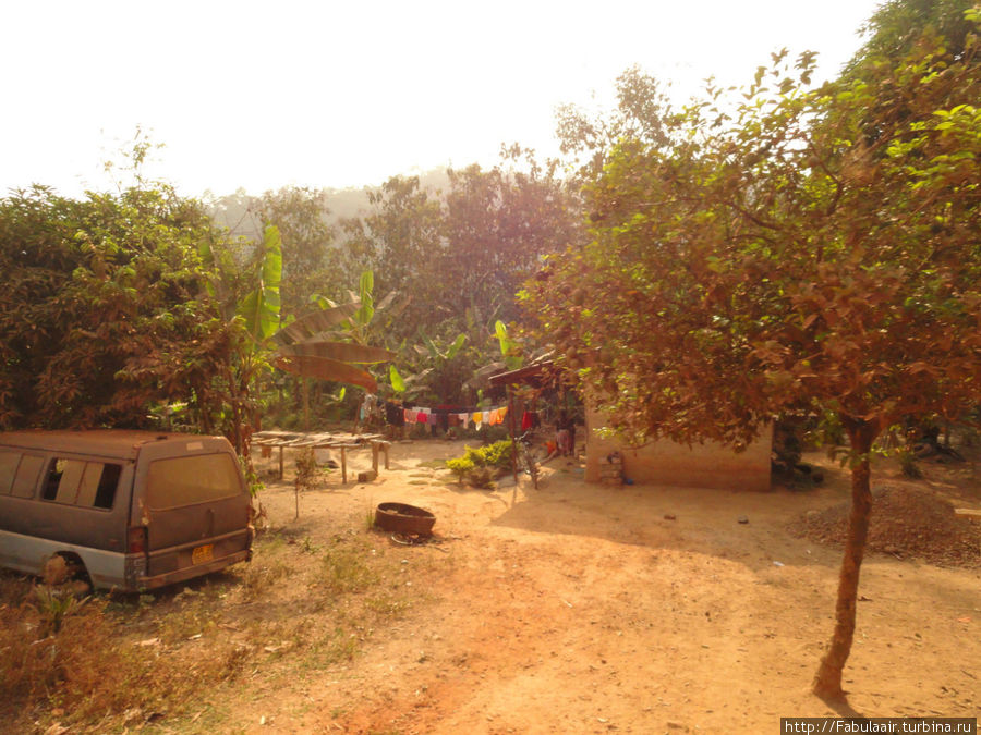 Одиночные дома вдоль дороги Кумаси, Гана