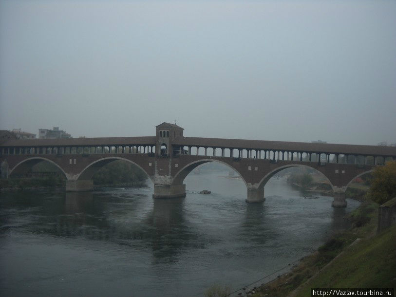 Вид на мост Павия, Италия