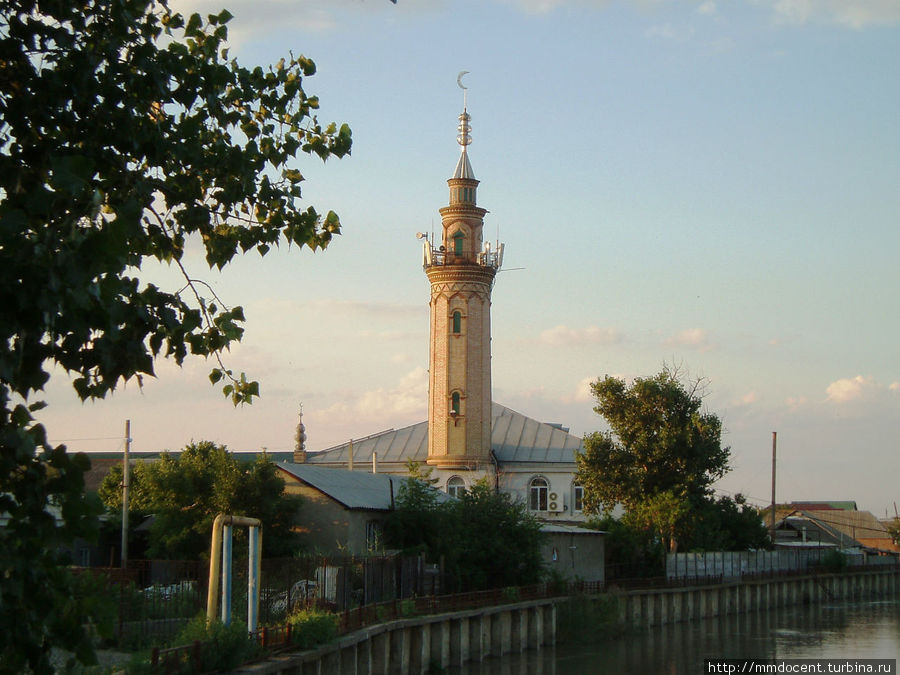 Кизляр город какой. Кизляр город. Кизляр город в Дагестане. Город Кизляр Республика Дагестан достопримечательности. Кизляр город мечеть.