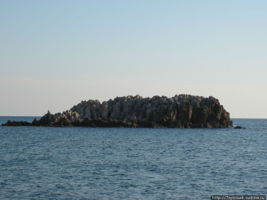 Остров на Черном море около дороги Самсун — Трабзон Алания, Турция