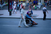 Инвалиды здесь тоже есть, их видно. А вот на Невском человека в инвалидной коляске вряд ли встретишь. Для них там просто нет места.