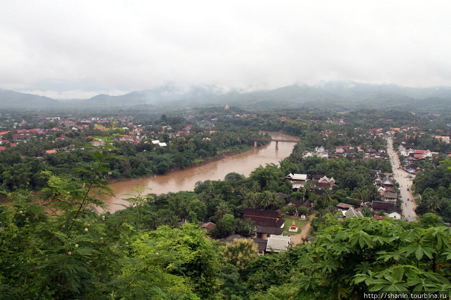 Вид с холма Пуси Луанг-Прабанг, Лаос