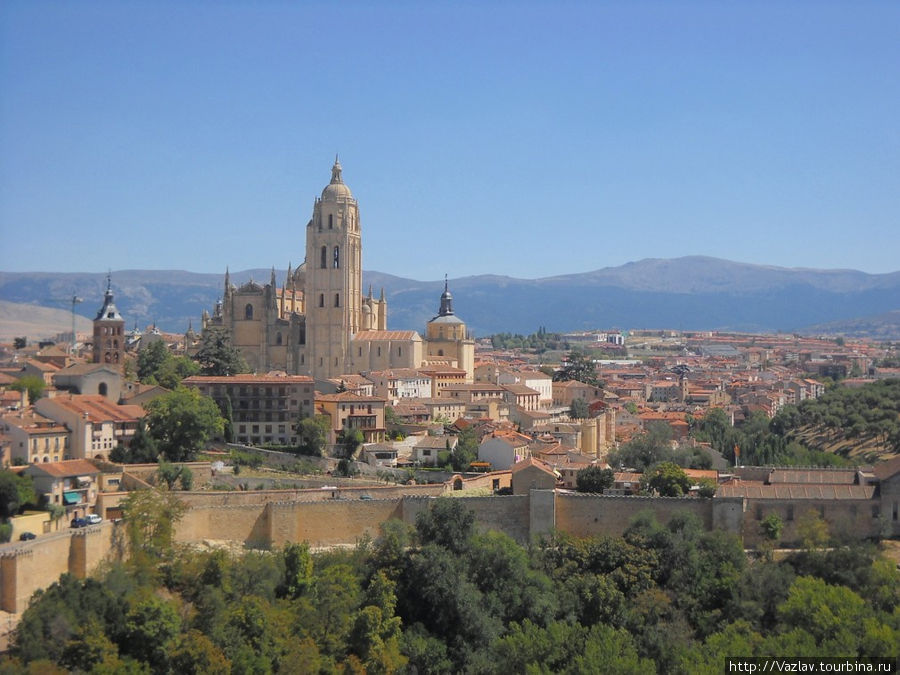 Вид на центр города Сеговия, Испания