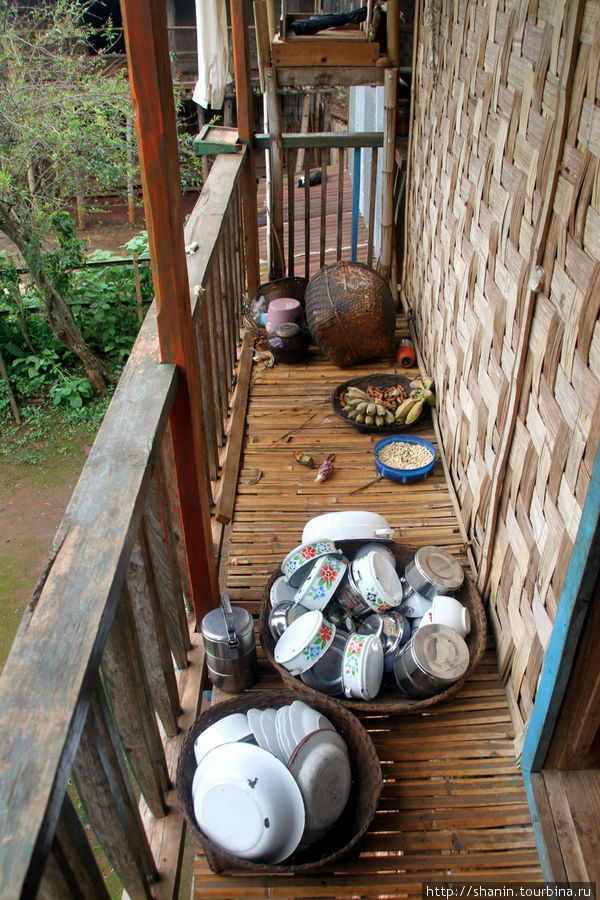 Посуду хранят не в шкафах, а прямо так — кучей Штат Шан, Мьянма