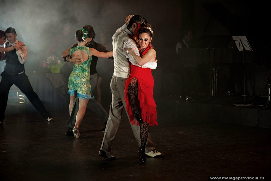 Так танцуют танго в Малаге Малага, Испания